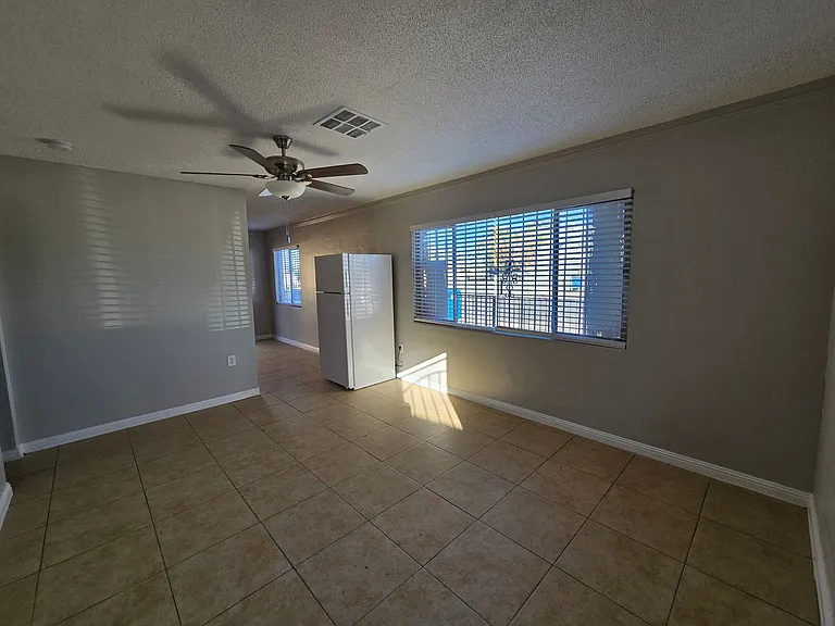 2539 N Carroll St — Photo 4