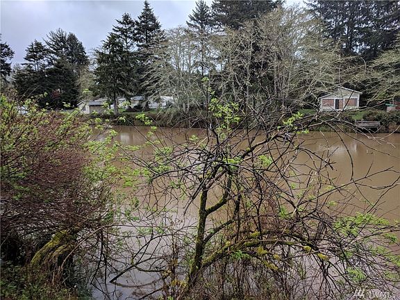 5th image of 218 Dolphin Ave NE