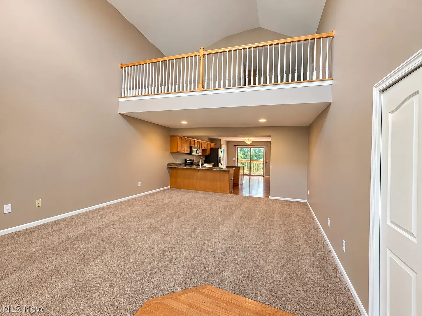 3 bed, 2.5 bath, 2563 sqft, $2,400 — Photo 2