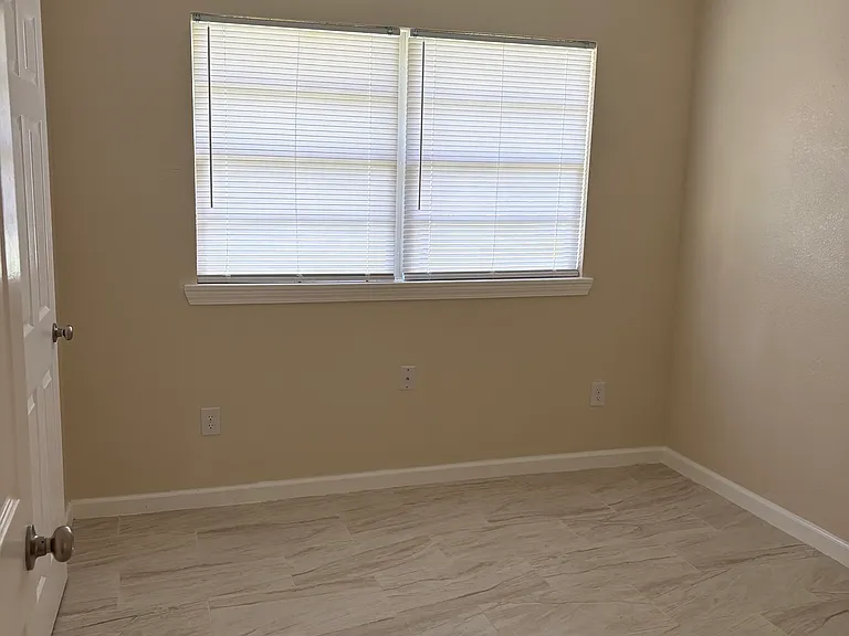 625 Holly St — Photo 4