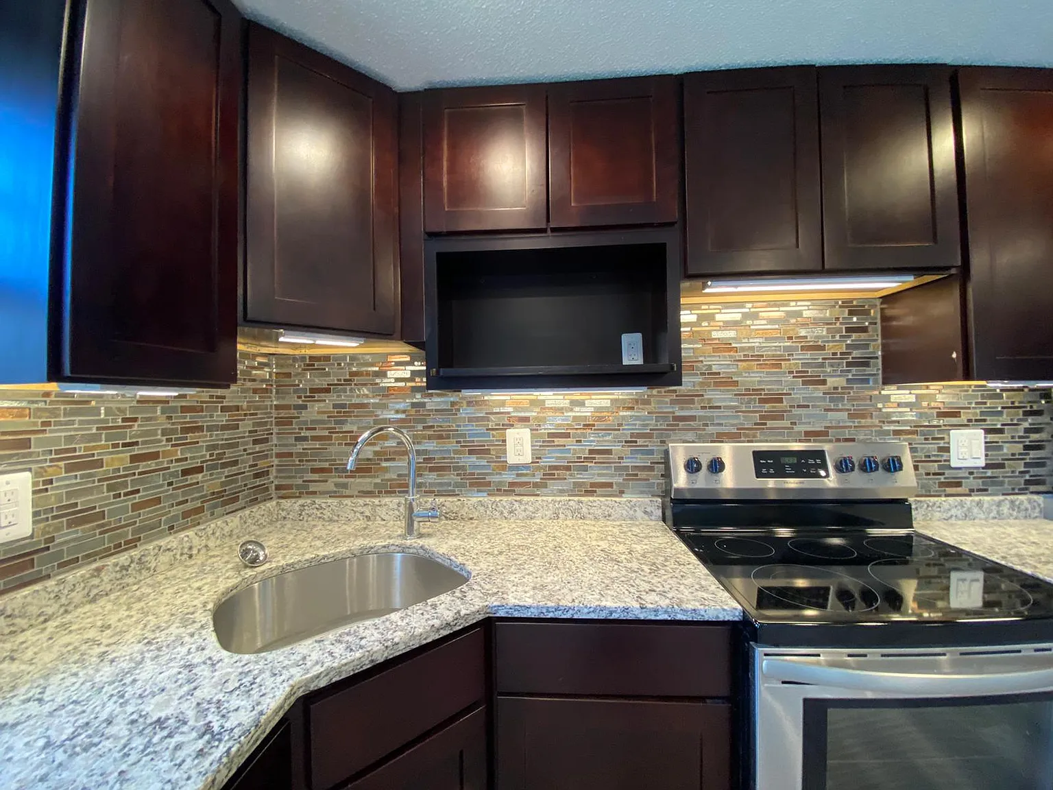 2 bed, 950 sqft, $1,650 — Photo 3