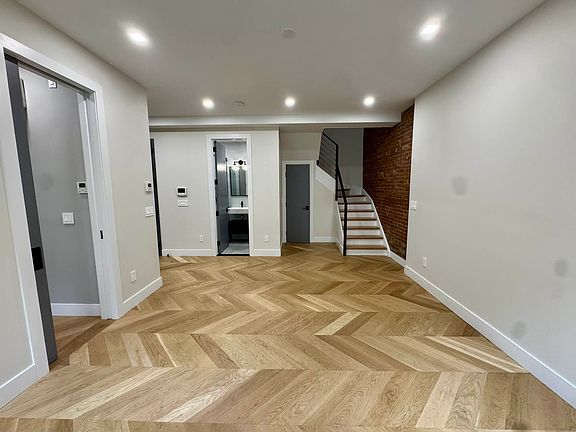 4th image of 223 W 20th St #2S