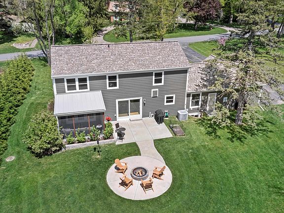 2nd image of 7080 Applewood Dr