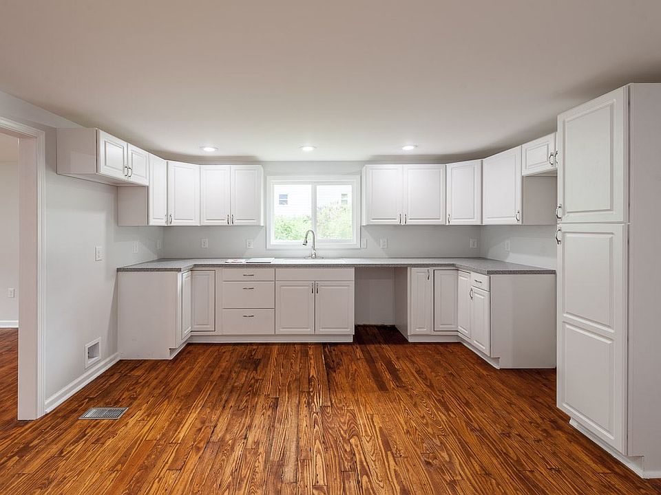 1st image of 1831 E Sanders Second Ave