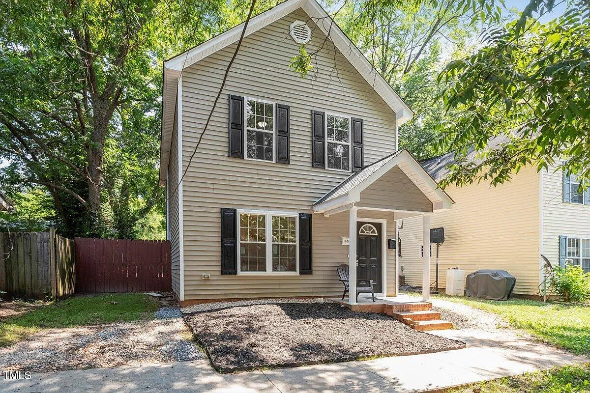 3 bed, 2.5 bath, 1271 sqft, $1,795 — Photo 1