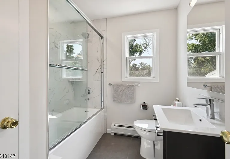 990 Washington Ave — Photo 11