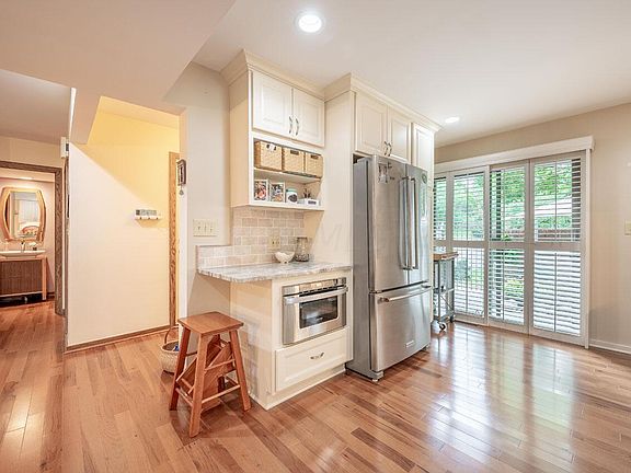 3rd image of 76 Glen Dr