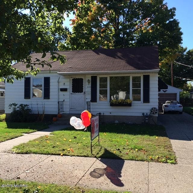 1st image of 258 W 29th St