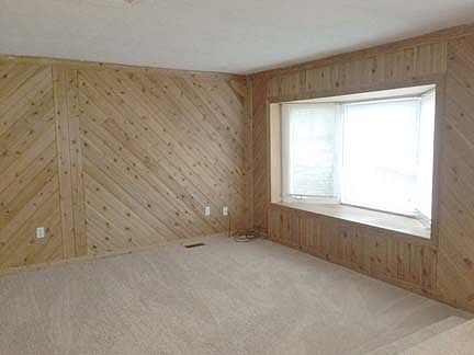 3rd image of 121 Woodard Dr