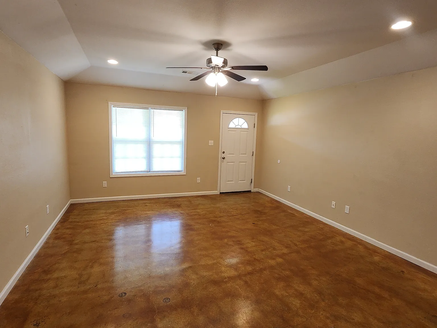 3 bed, 1325 sqft, $1,600 — Photo 4
