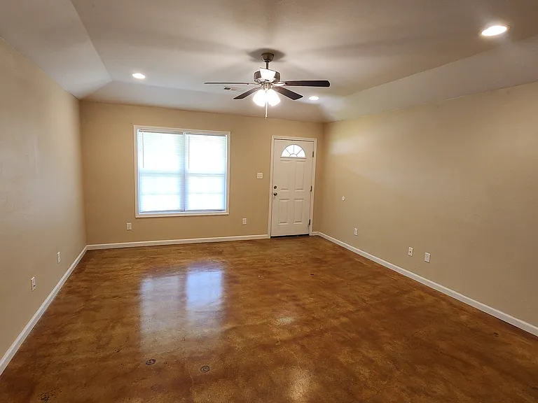406 E Gordon St — Photo 4