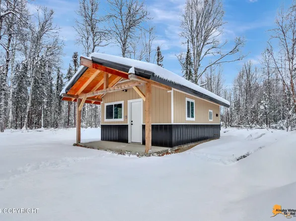 15991 E Kashwitna Rd, Talkeetna, AK 99676