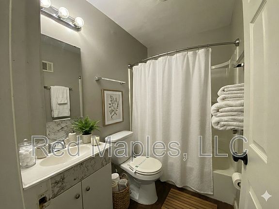 5th image of 321 Iron St #321