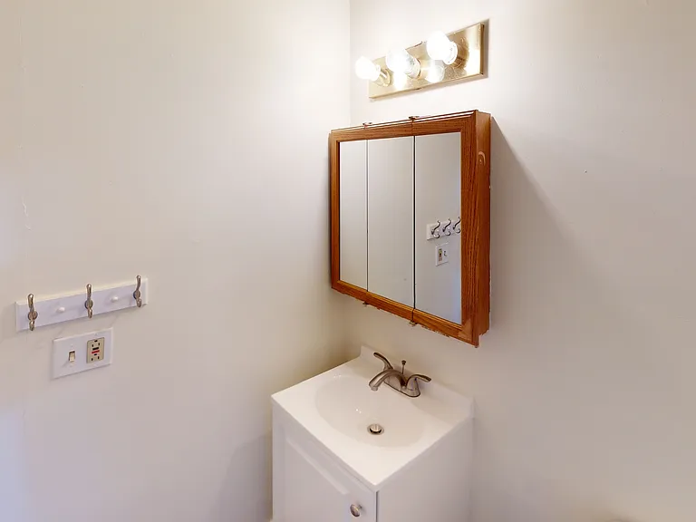 89 Hanover St #2 — Photo 4