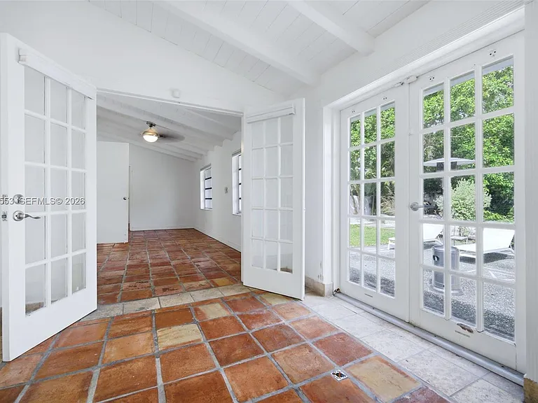 2300 S Miami Ave — Photo 14