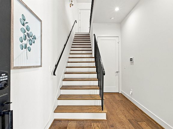 5th image of 2339 1st Ave S
