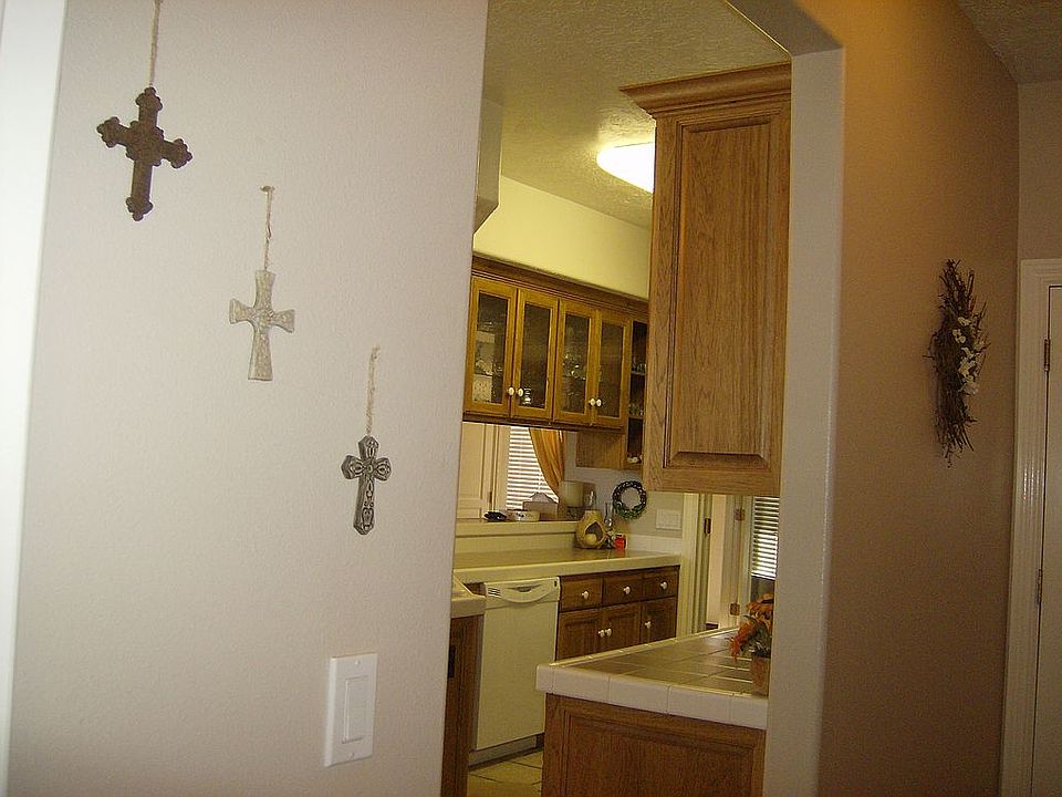 1st image of 765 W Escalante Dr