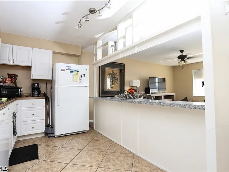 4901 Victoria Dr #204 — Photo 7