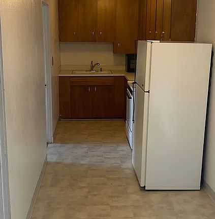 2nd image of 1420 Jefferson St #1