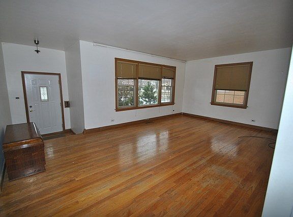 4th image of 10717 Dorchester St