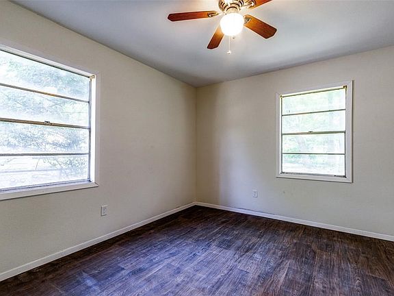 5th image of 407 W Overlook Dr