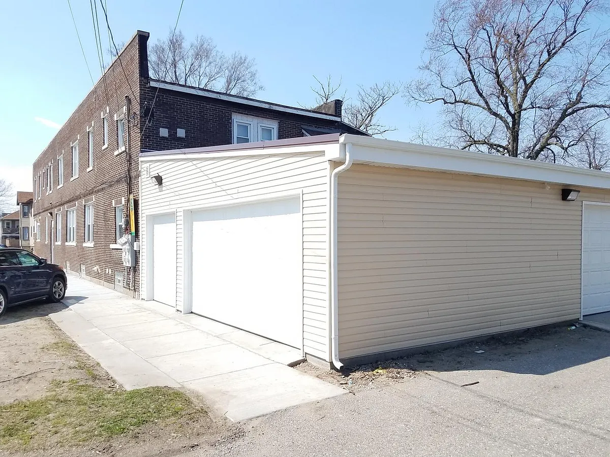 Available Garage Parking Slot - 4849 Hickory Ave #2W
