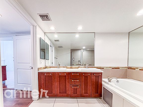 4th image of 1241 S Sherbourne Dr #Hph4