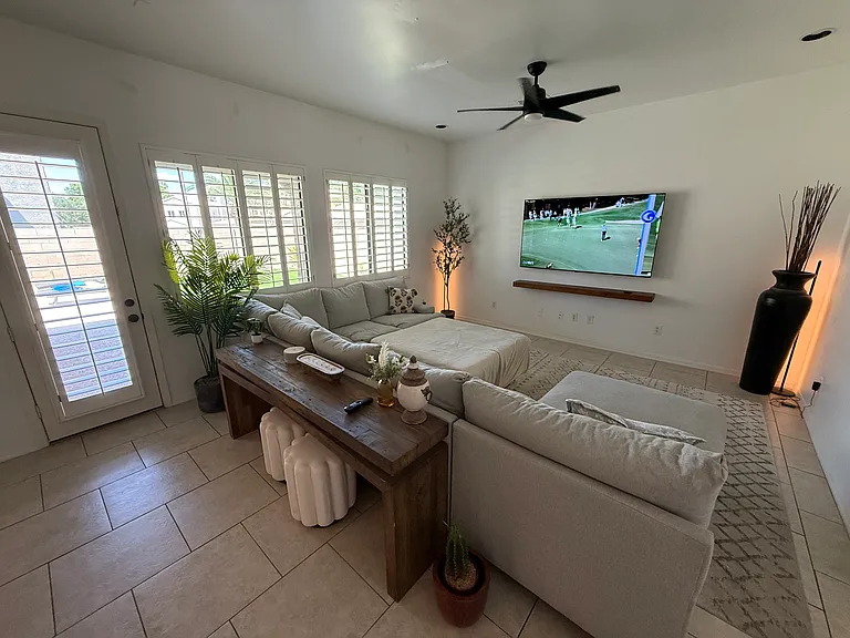 1554 E Kings Ct — Photo 15