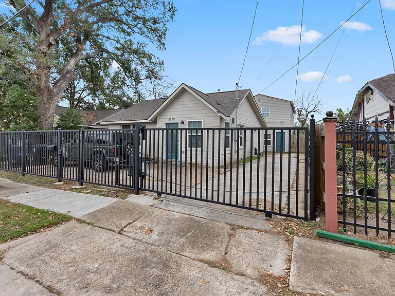 5710 Newport St — Photo 29