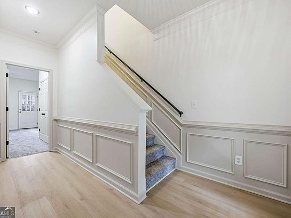 3rd image of 620 Coligny Ct