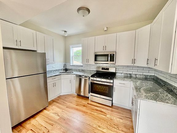 3rd image of 4632 N Karlov Ave #1