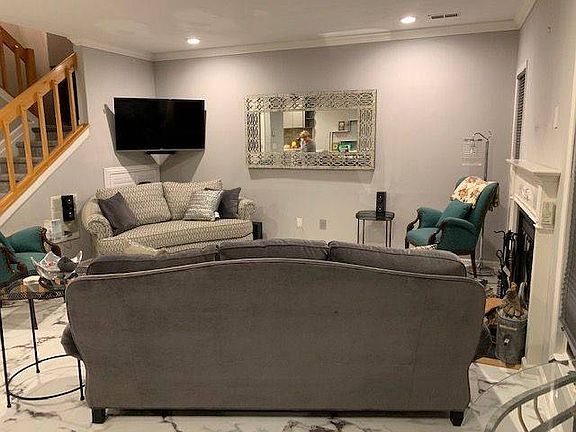 5th image of 42 Kristin Ln
