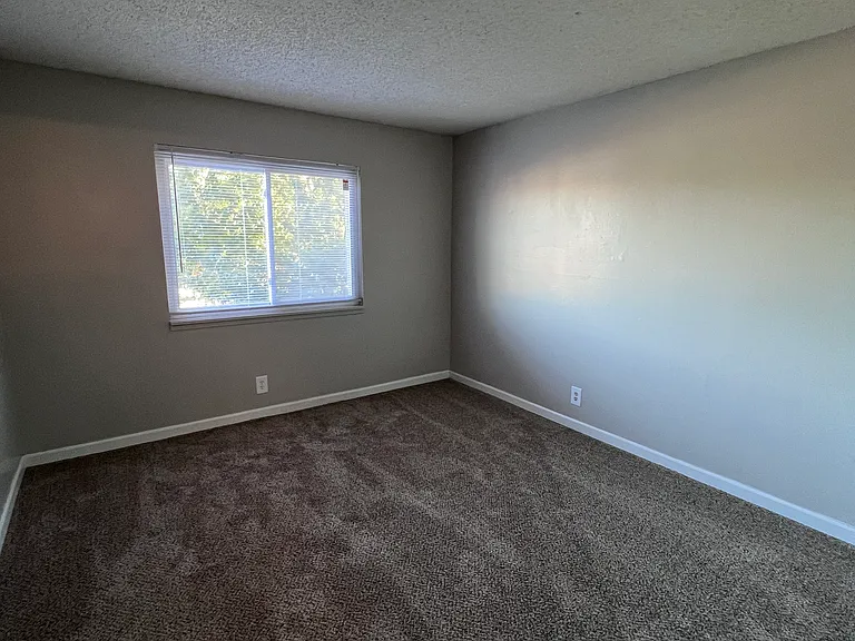 Bell Hollow Apartments — Photo 62