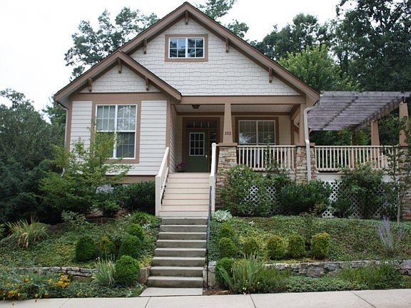 102 Village Greenway