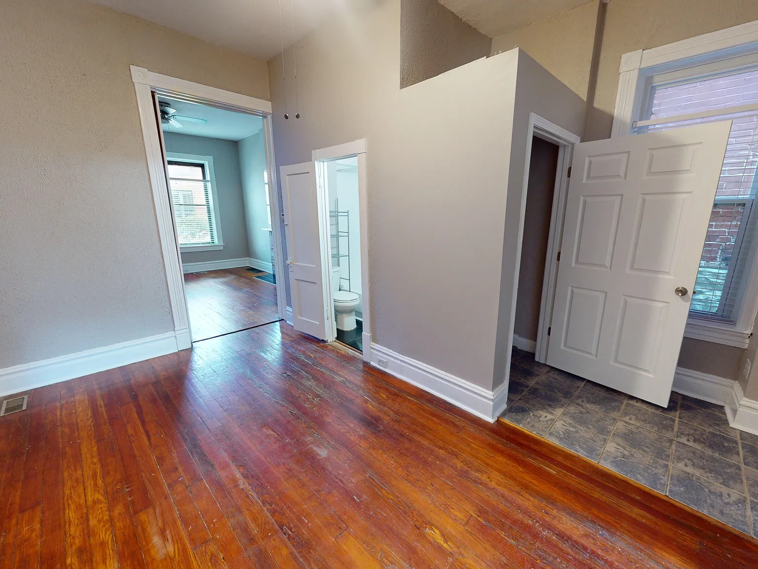 2407 S 9th Street - 2407 — Photo 4