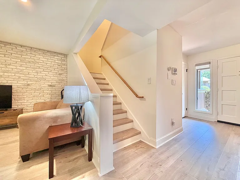 907 Oak Tree Dr — Photo 16