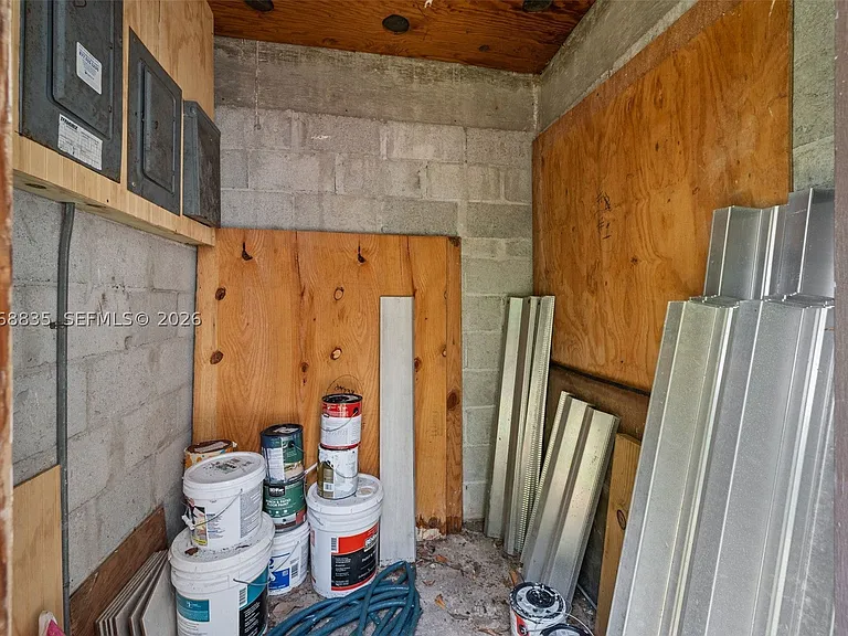 3317 NE Jeannette Dr — Photo 14