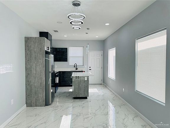 3rd image of 1018 N Clarence Ave #2