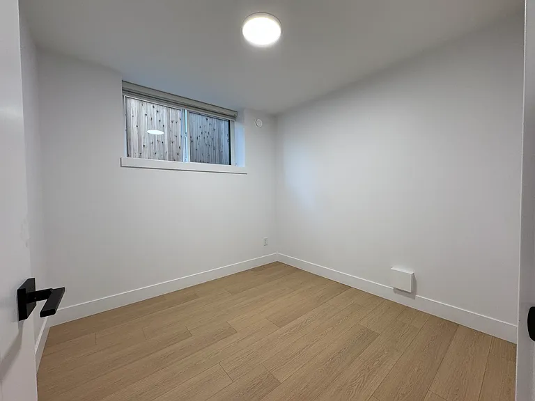 4557 Parker St — Photo 11