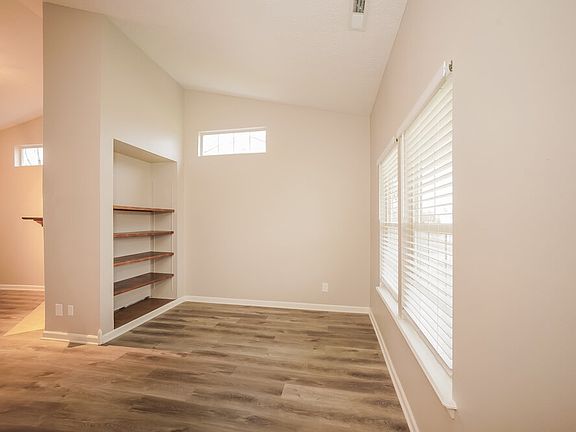 3rd image of 6425 Meadowfield Dr