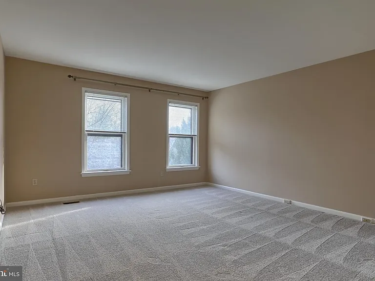 1127 Wicklow Ct — Photo 19