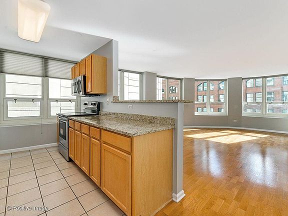 3rd image of 345 N La Salle Dr APT 706