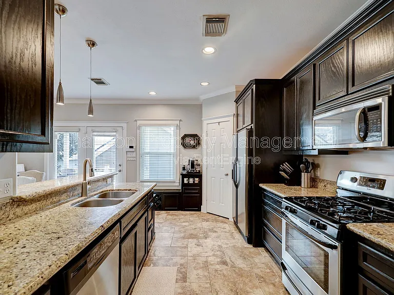 1025 W 15th 1/2 St — Photo 5