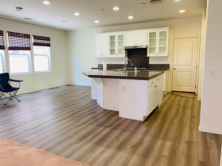 7638 Stonegate Dr — Photo 16