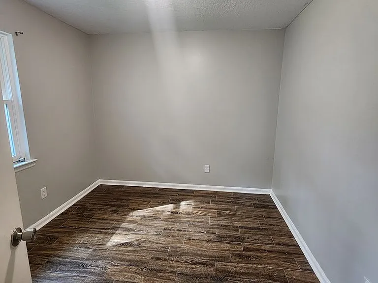 803 Madison Dr — Photo 15