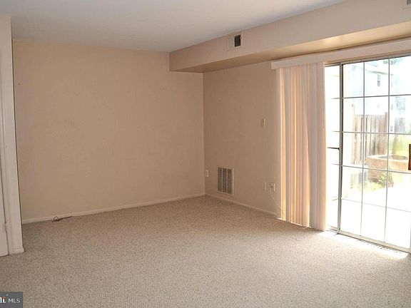 5th image of 22319 Mayfield Sq