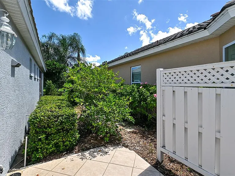 7131 Kensington Ct — Photo 19