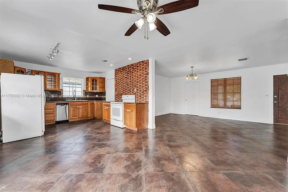 Building Photo - 9752 SW 74th St