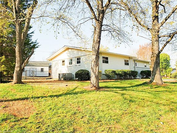 2nd image of 1100 Amity Dr