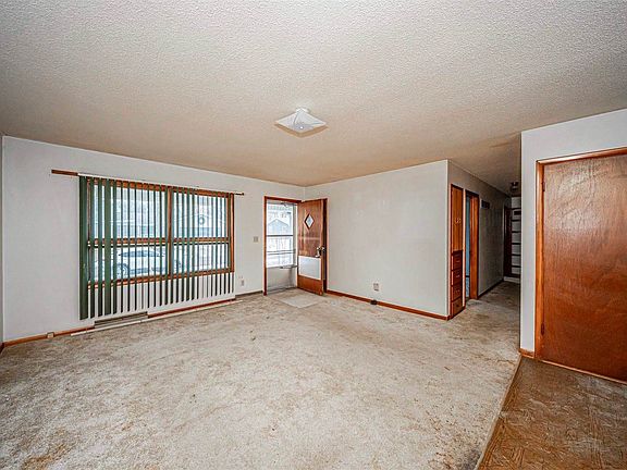 5th image of 613 Woodland Dr